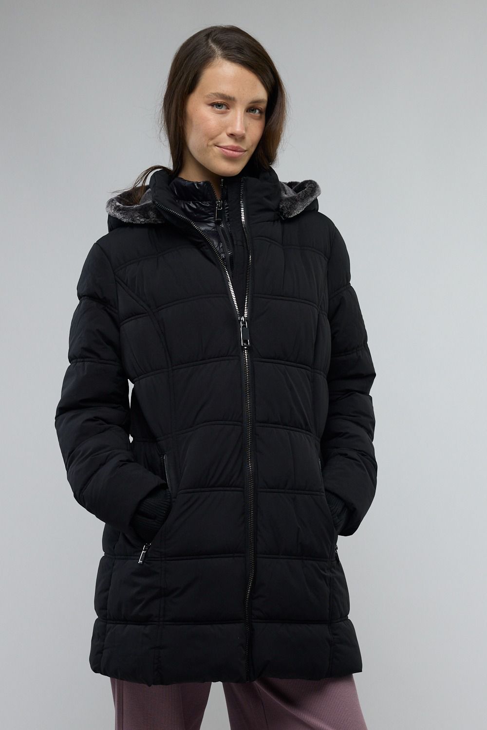 מעיל פוך Nautica עם קפוצ’ון פרוותי לנשים