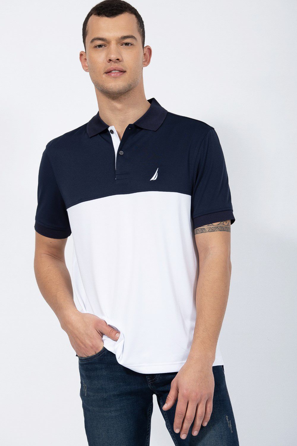 חולצת פולו מנדפת זיעה בסגנון קולור בלוק