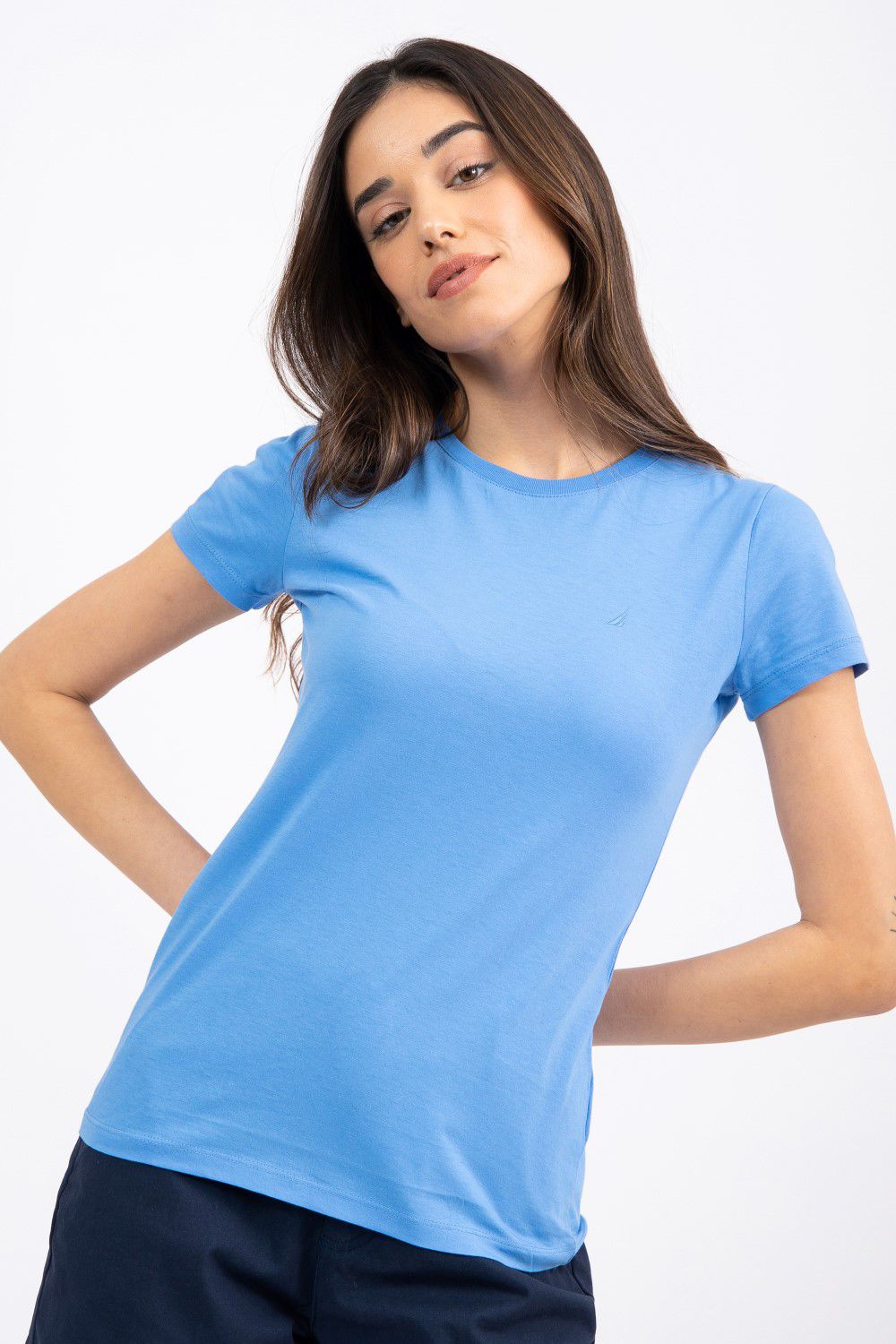 טי שירט עם מפתח צוואר עגול