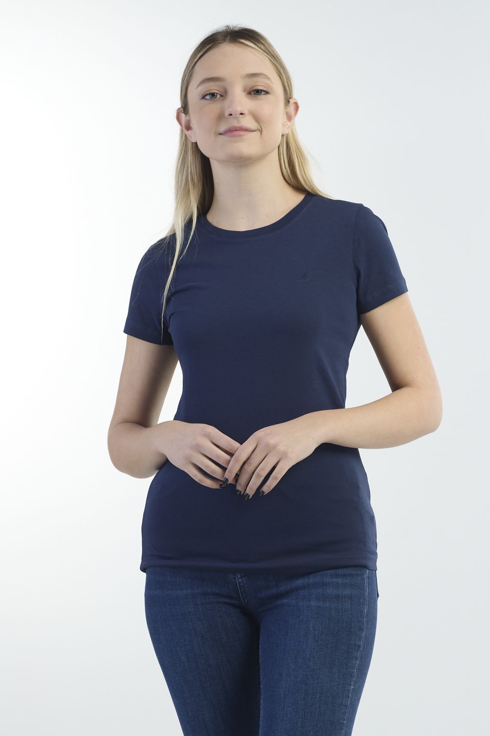 טי שירט עם מפתח צוואר עגול