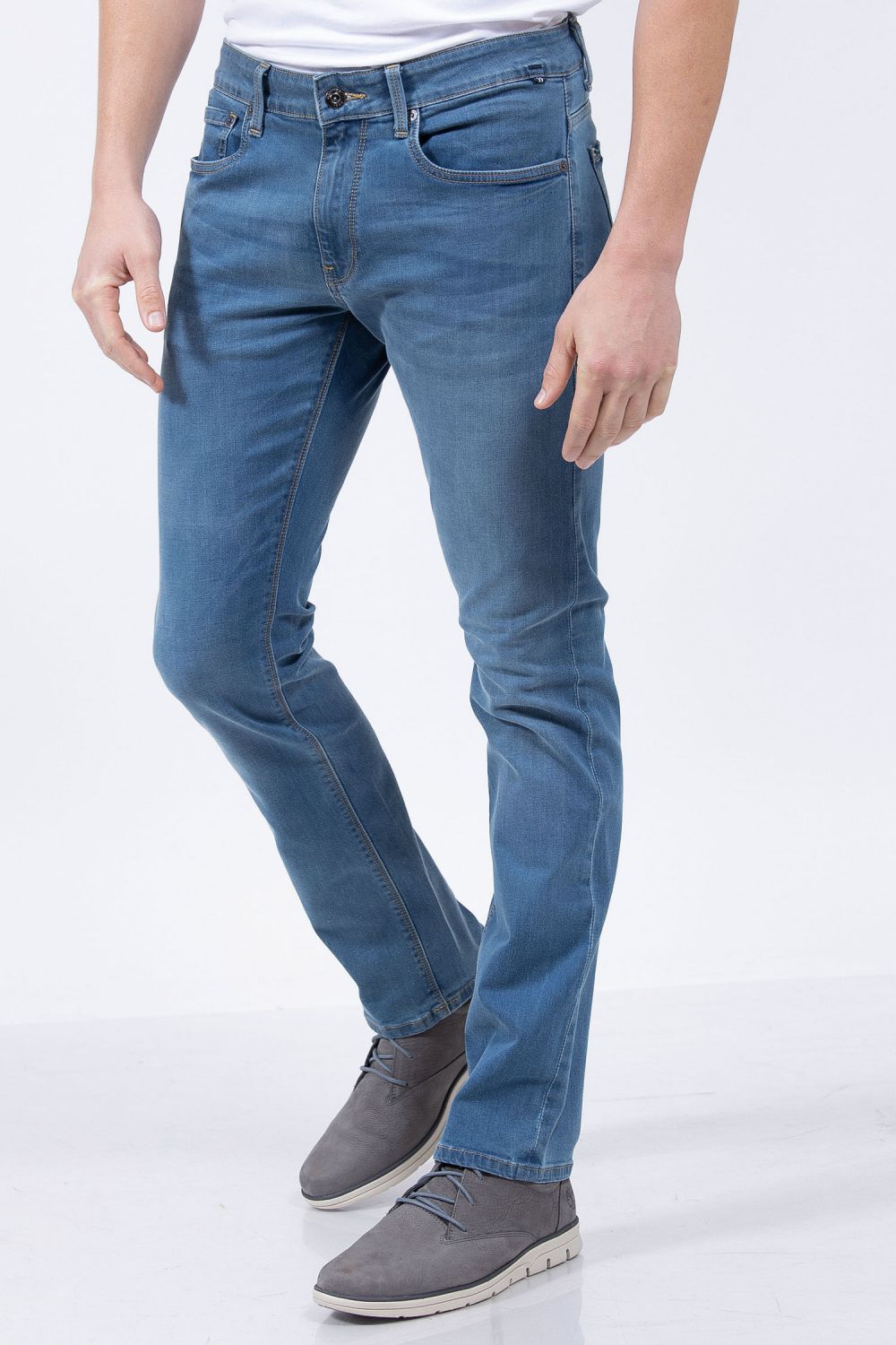 מכנסי ג’ינס SLIM FIT סטרץ’ בשטיפה בהירה