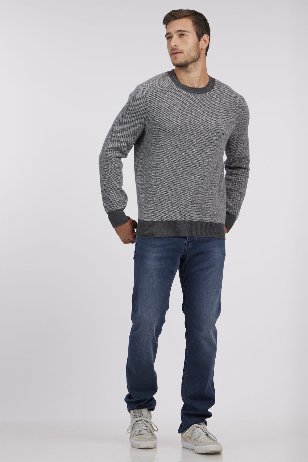 סריג צווארון עגול עם לוגו רקמה לגבר