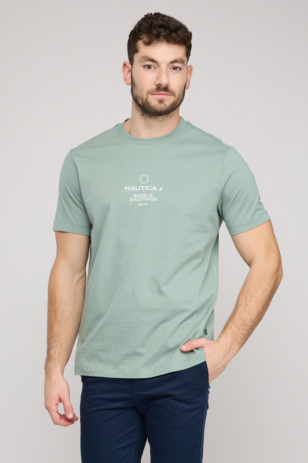 טי שירט קצרה לגברים עם הדפס קטן בחזה