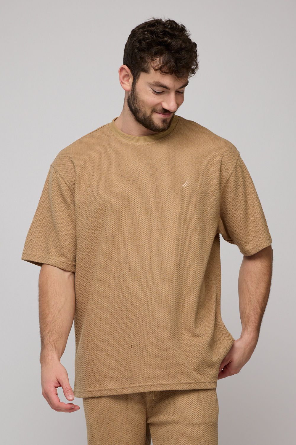 טי-שירט קצרה לגברים