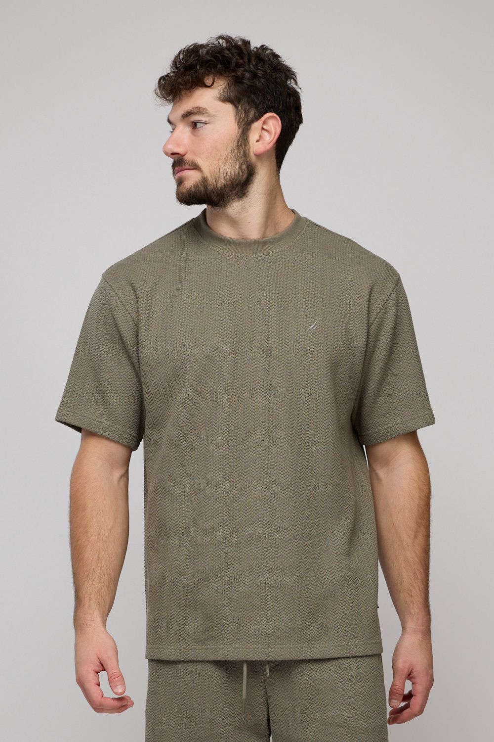 טי-שירט קצרה לגברים