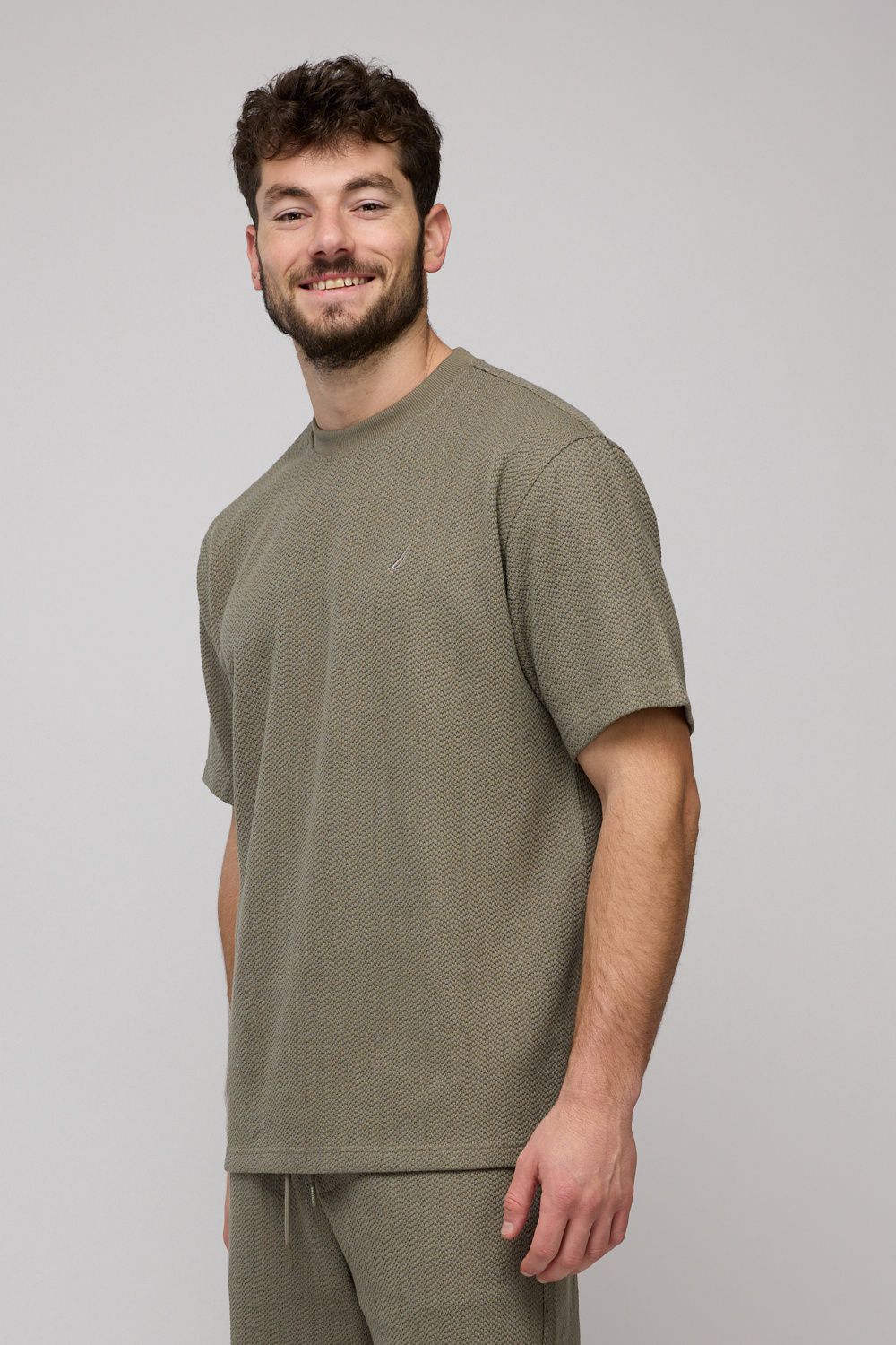 טי-שירט קצרה לגברים