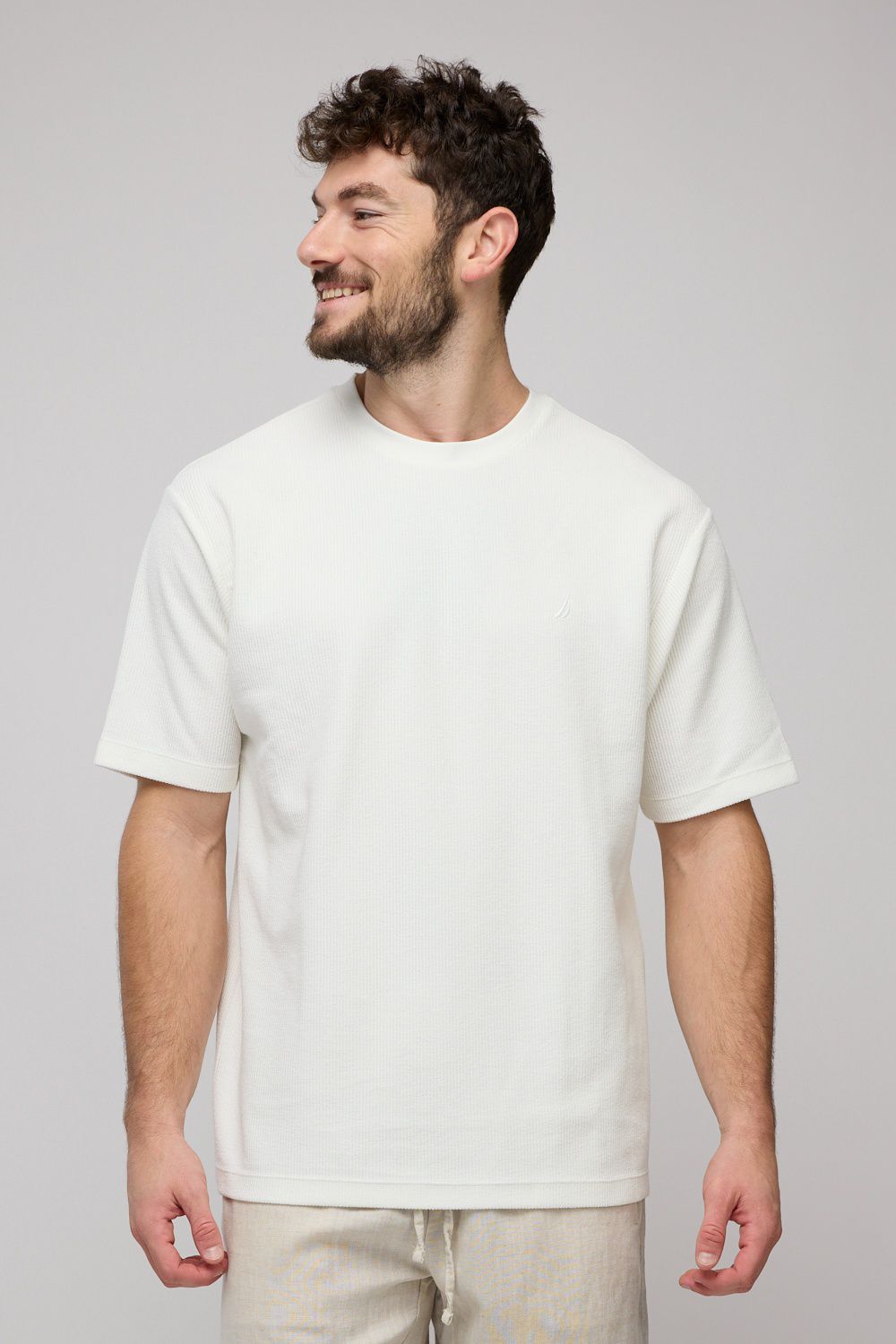 טי-שירט קצרה לגברים