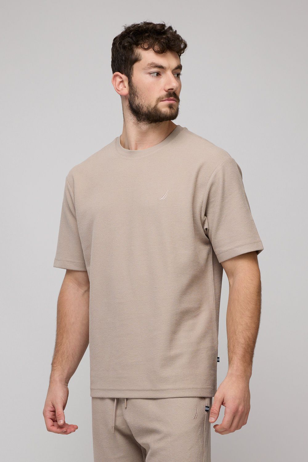 טי-שירט קצרה לגברים