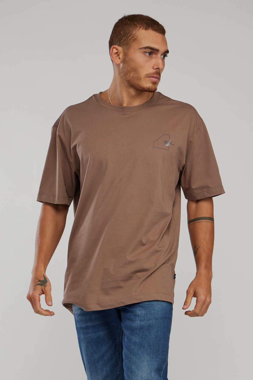 טי שירט עם שרוולים קצרים והדפס Nautica לגברים