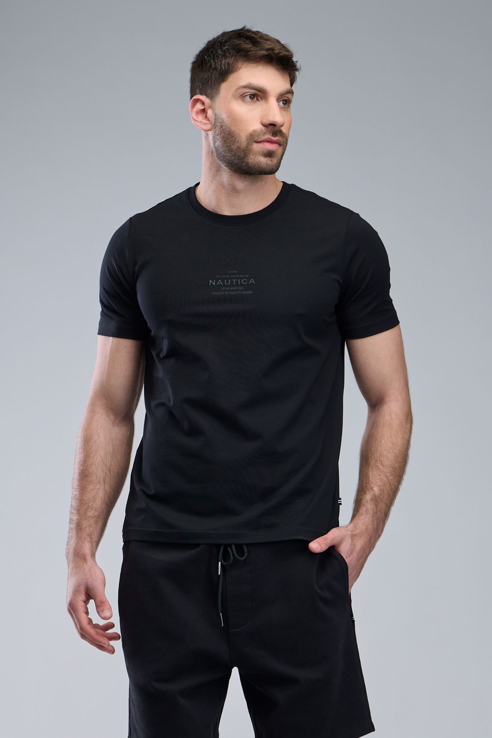 טי שירט לגברים עם שרוולים קצרים ולוגו Nautica בולט לגברים