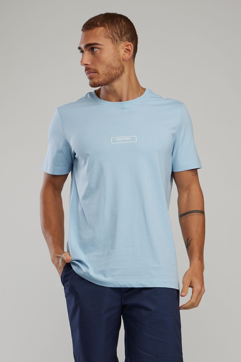 טי שירט עם שרוולים קצרים והדפס Nautica לגברים