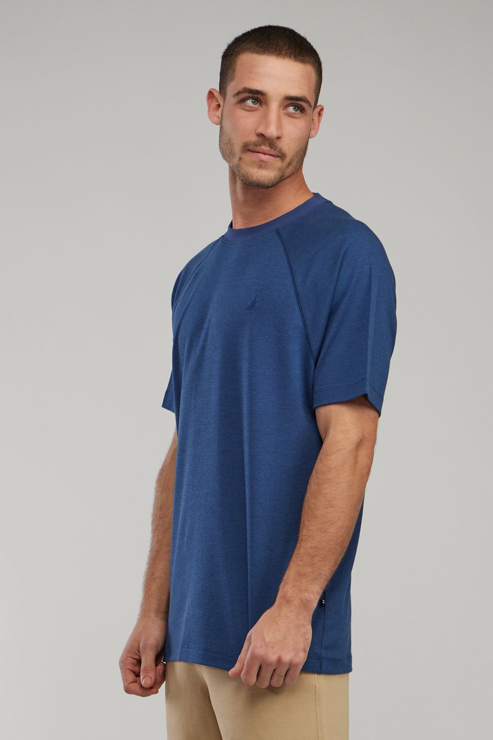 טי שירט Nautica לגברים בגזרת רגלן