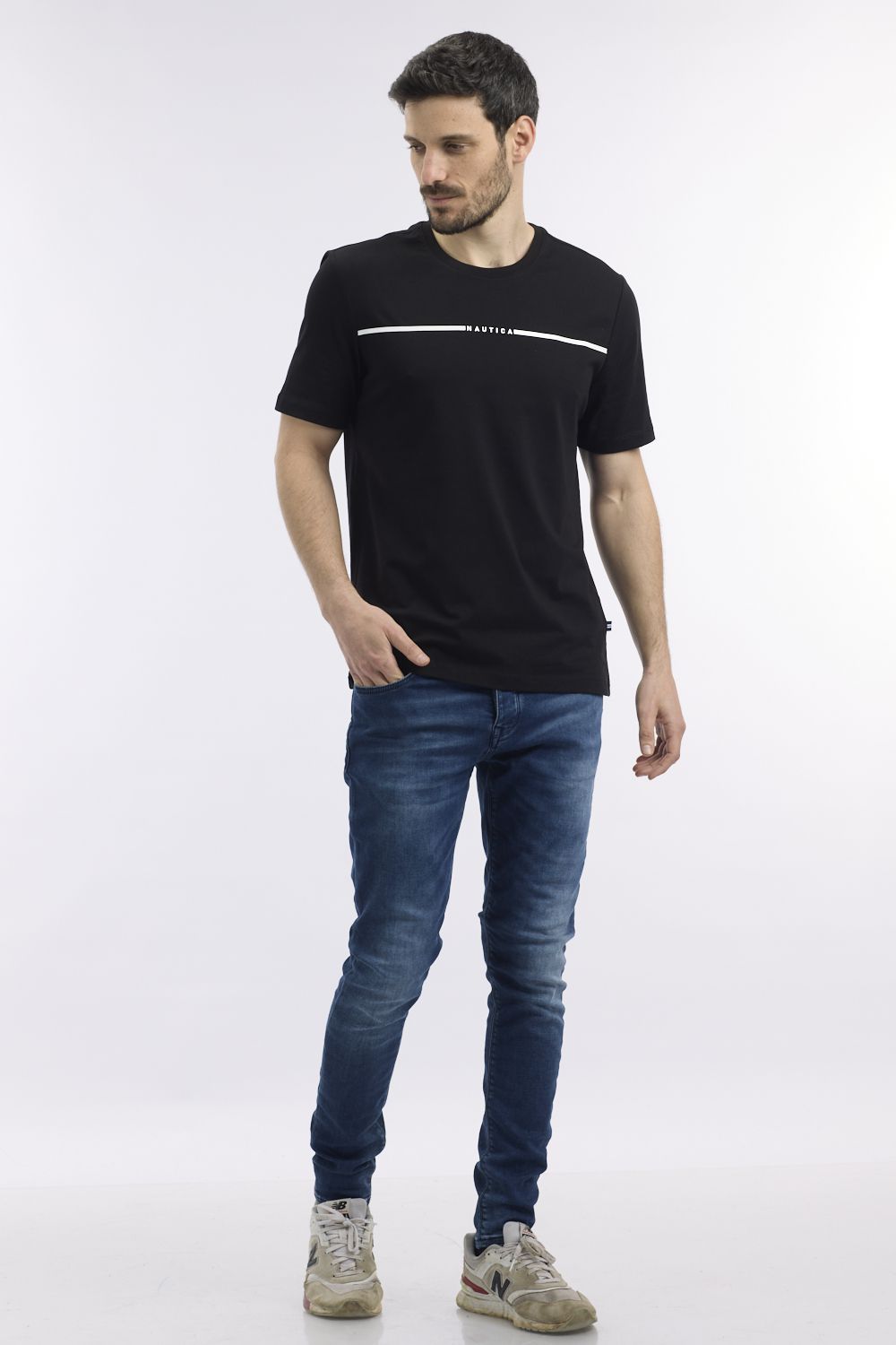חולצה טי שירט קצרה בעיצוב פס בחזית