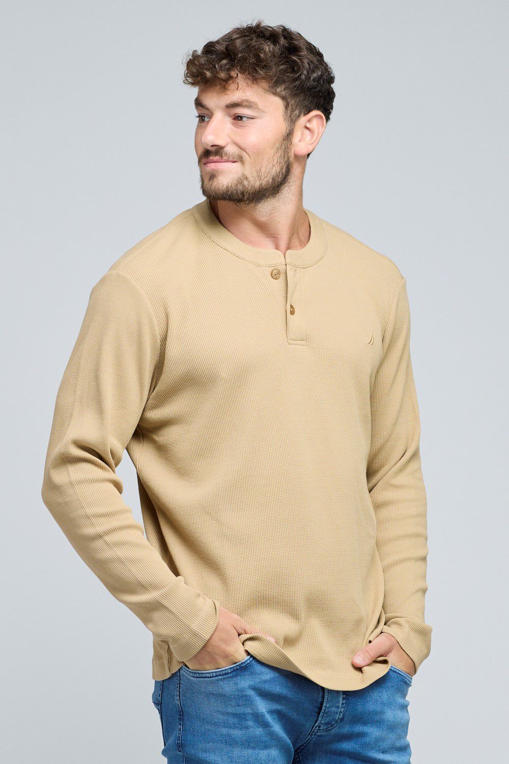 חולצת טי שירט מכותנה ופל וכפתורים בצווארון