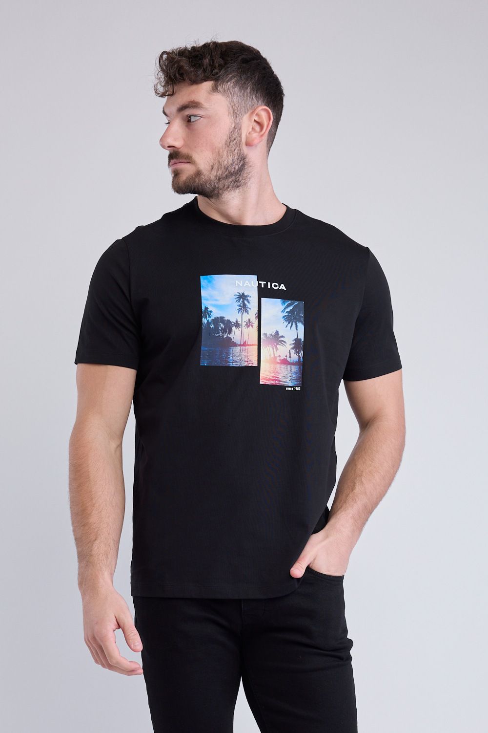 טי שירט Nautica עם שרוולים קצרים והדפס דקלים לגברים