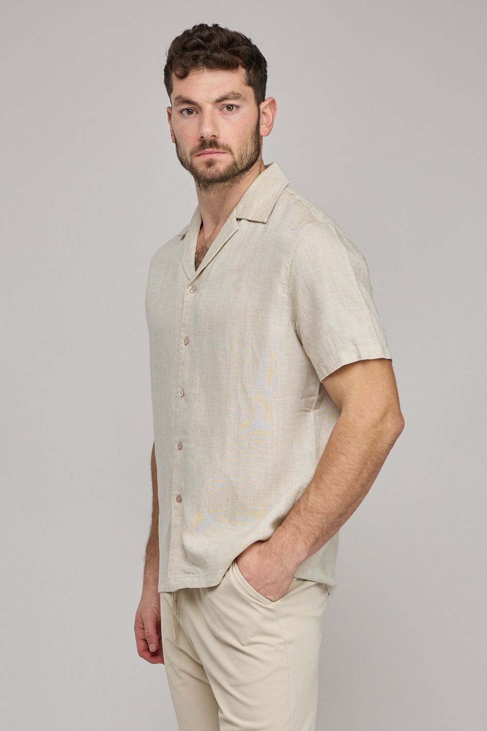 חולצת מכופתרת קצרה לגברים