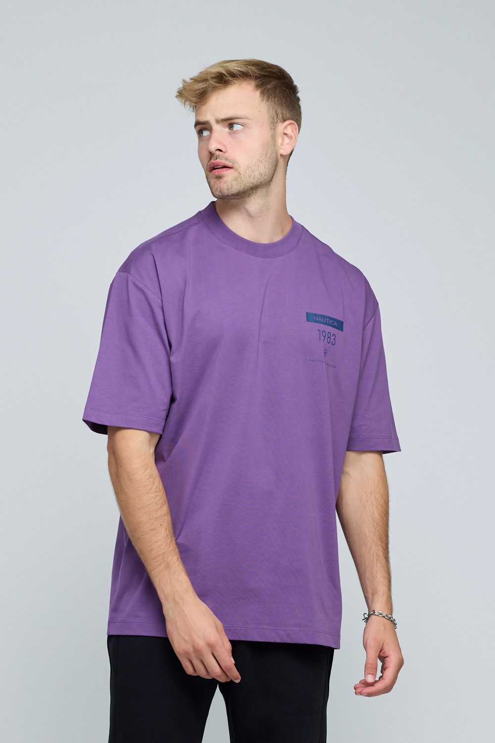 חולצת טי שירט קצרה בסגנון אובר סייז עם לוגו 1983’