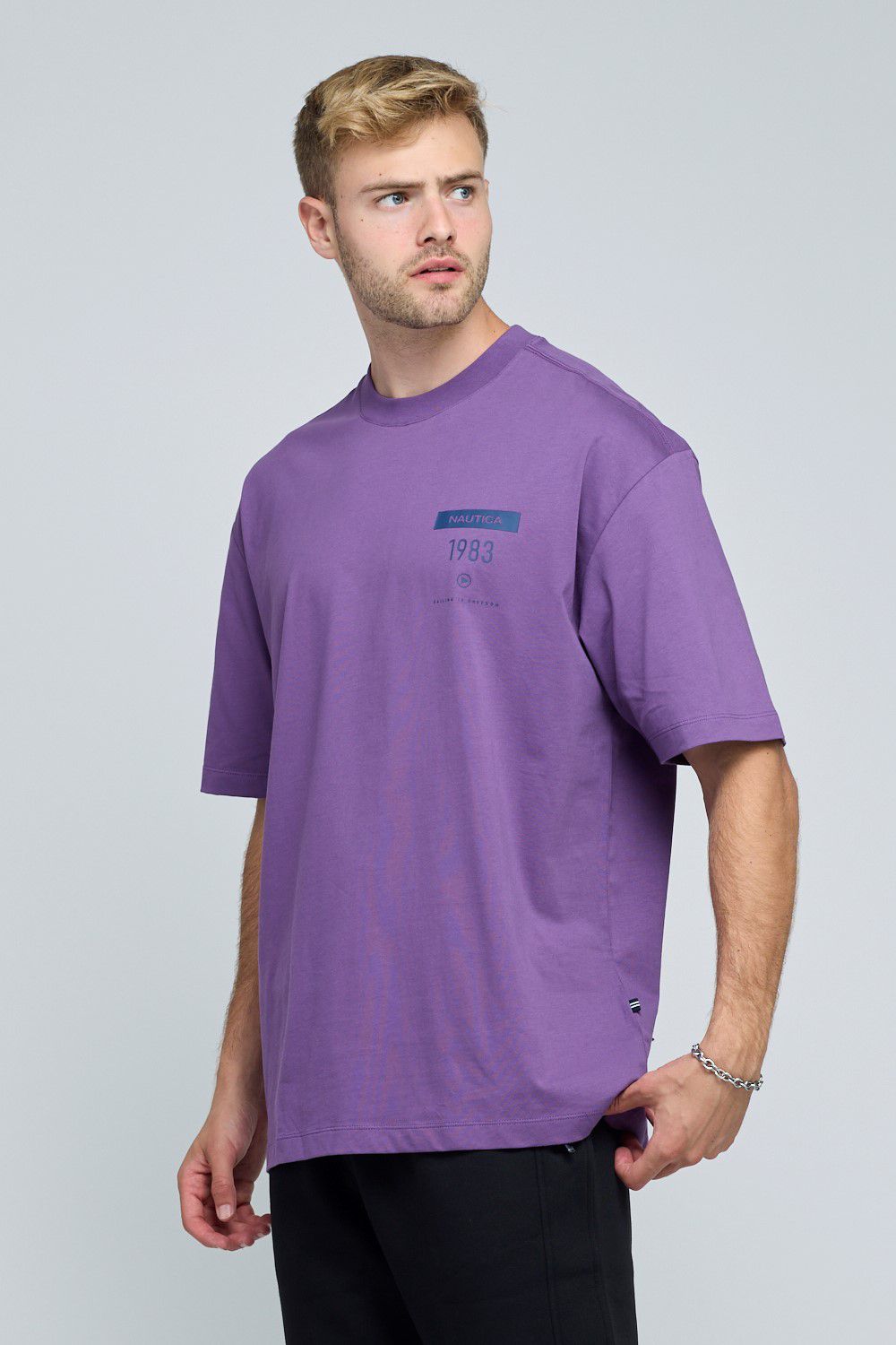 חולצת טי שירט קצרה בסגנון אובר סייז עם לוגו 1983’