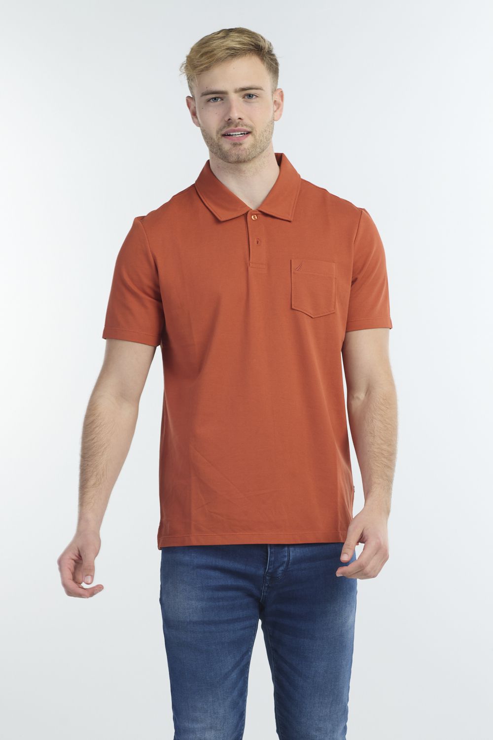 חולצת פולו חלקה עם כיס בחזית לגבר