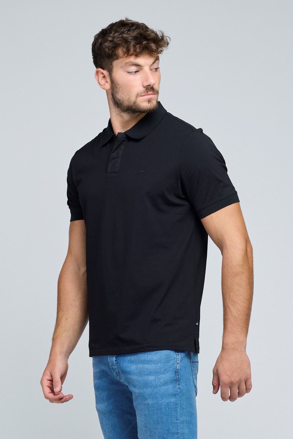 חולצת פולו קצרה וקלאסית לגבר