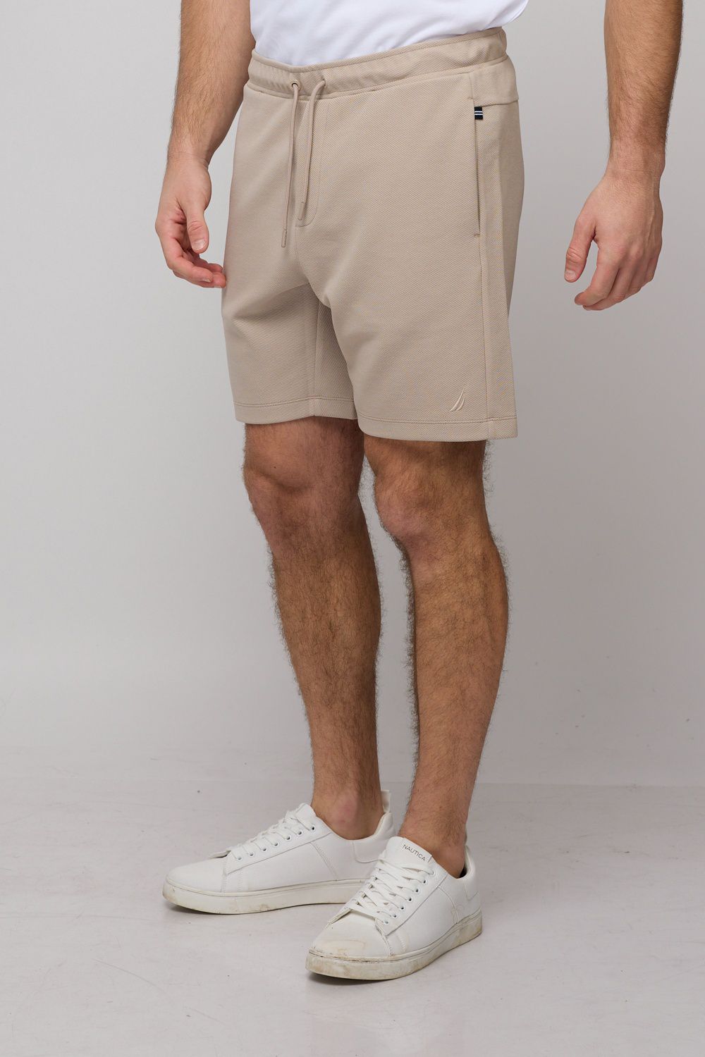 מכנסיים קצרים לגברים