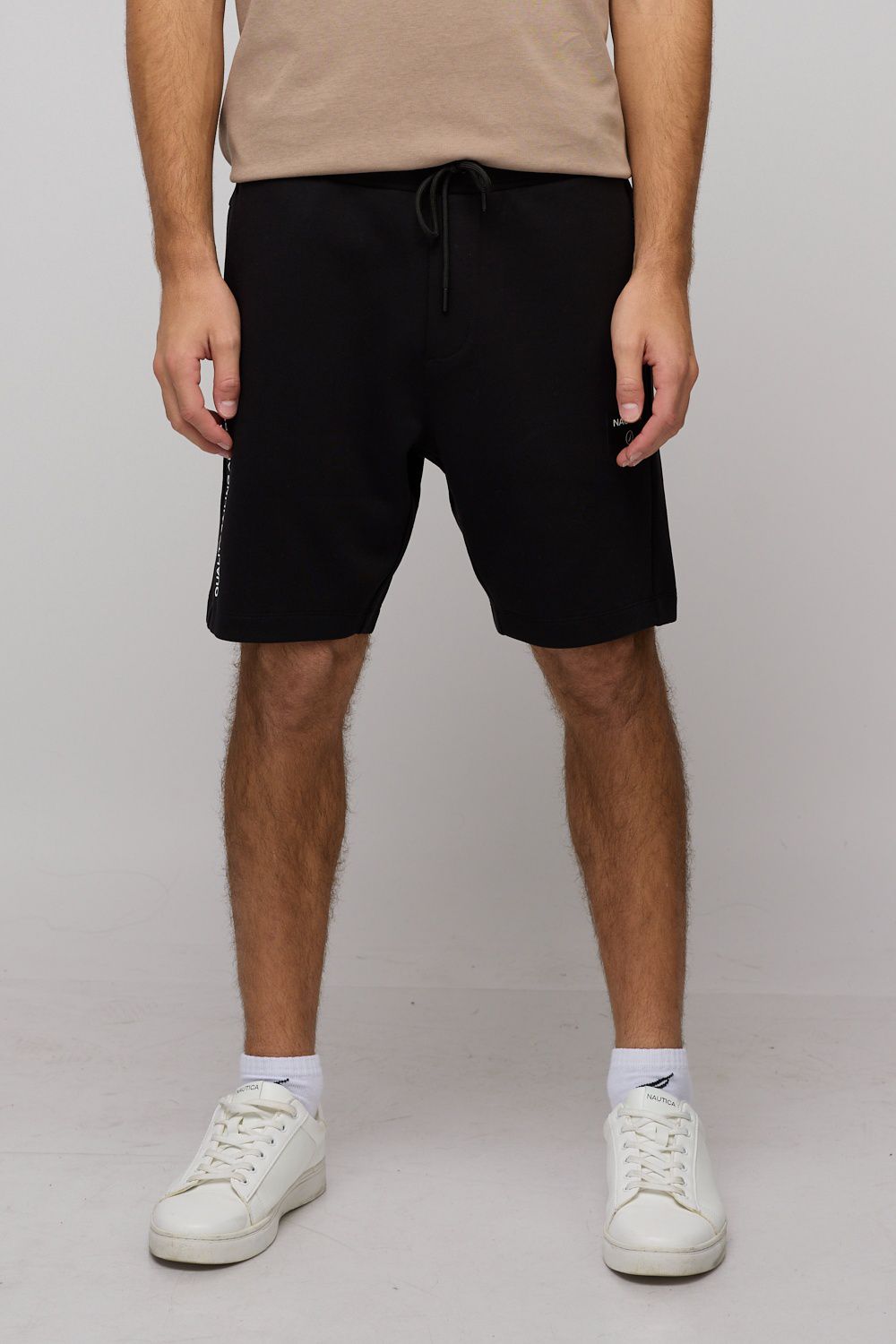 מכנסיים קצרים לגברים