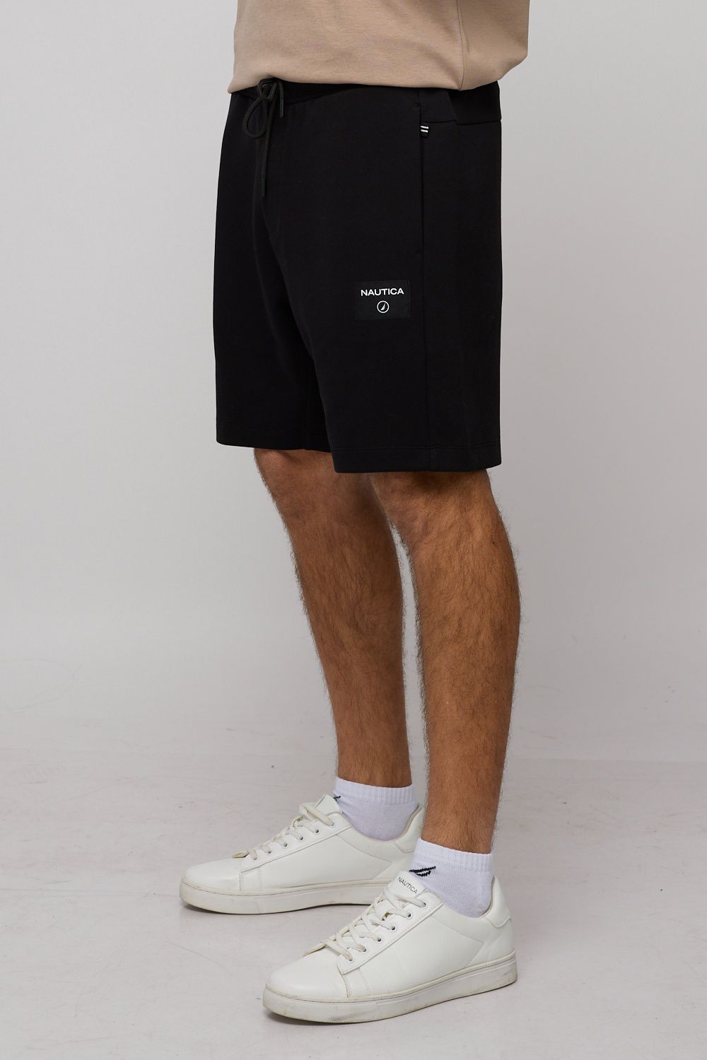 מכנסיים קצרים לגברים