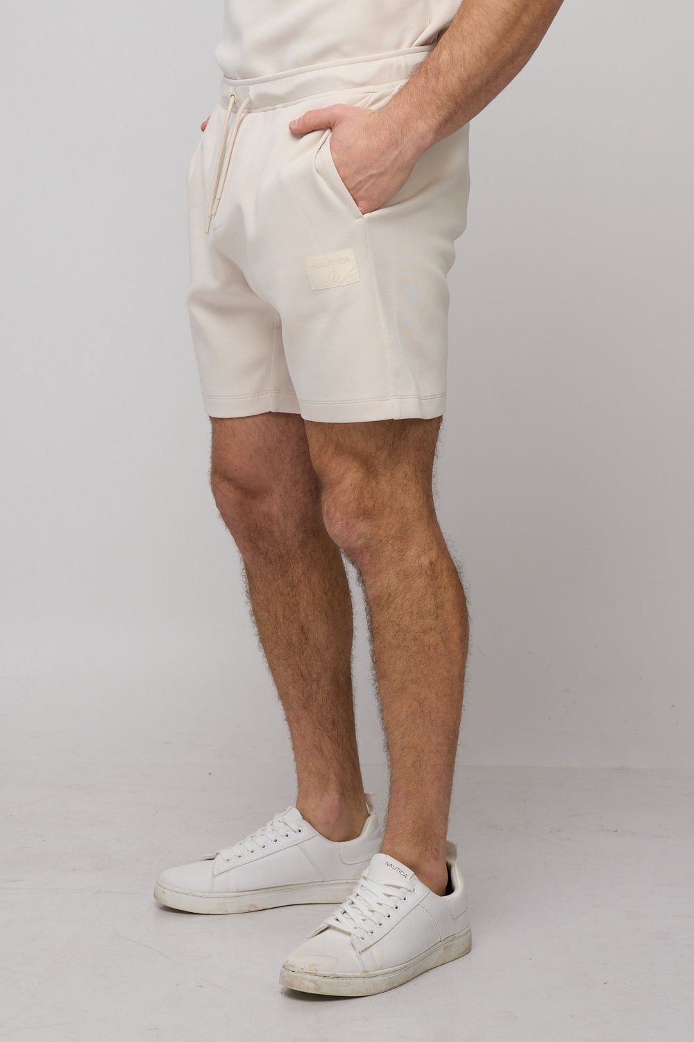 מכנסיים קצרים לגברים