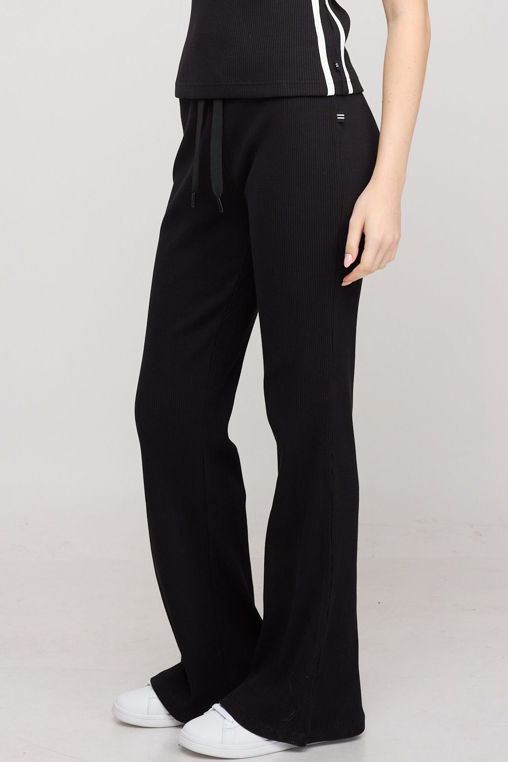 מכנסי ריב מתרחבים לנשים