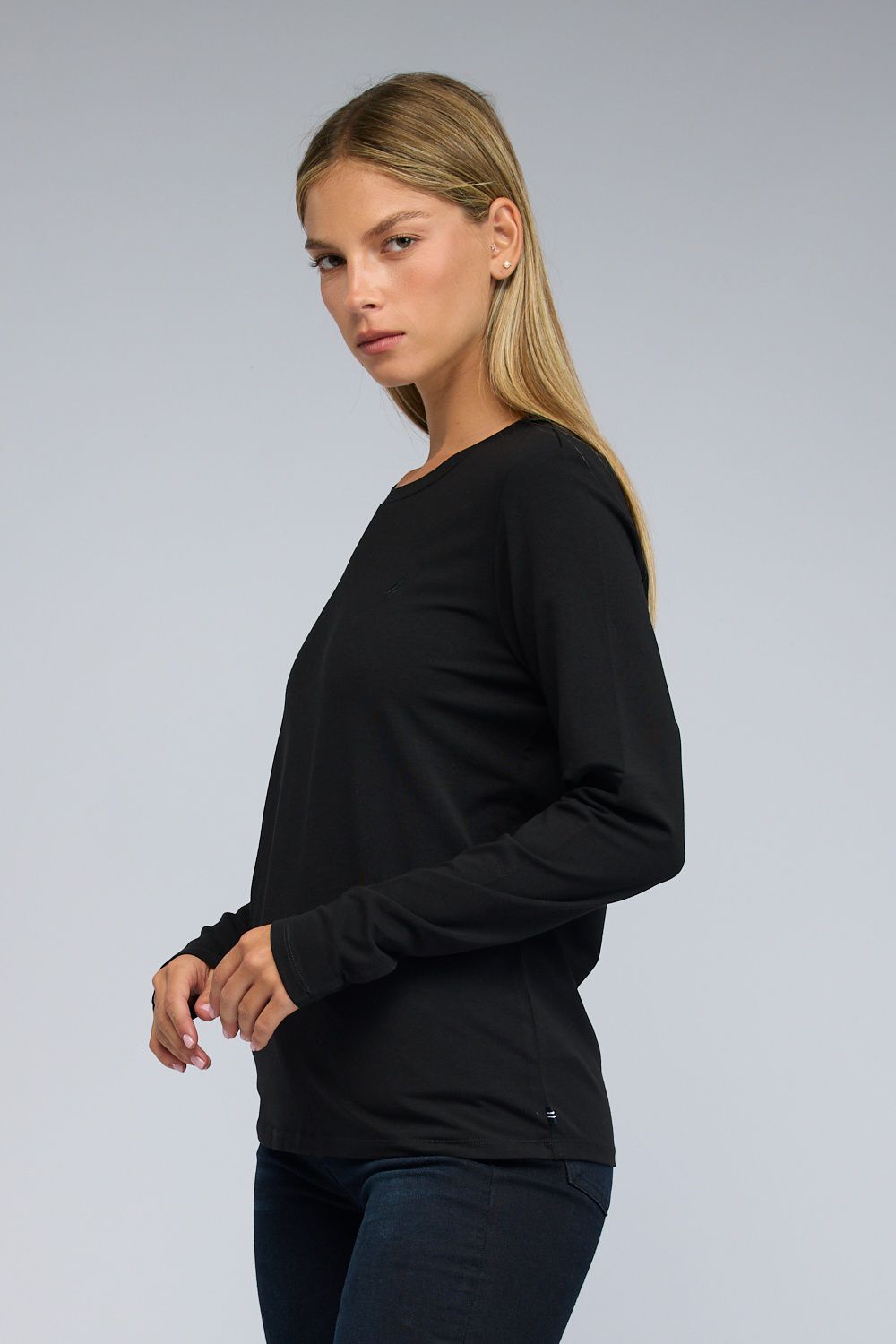 טי שירט Nautica ארוכה לנשים עם לוגו רקום