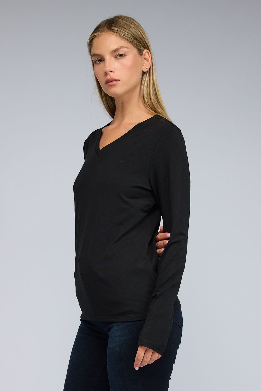 טי שירט Nautica ארוכה לנשים עם לוגו וצווארון וי