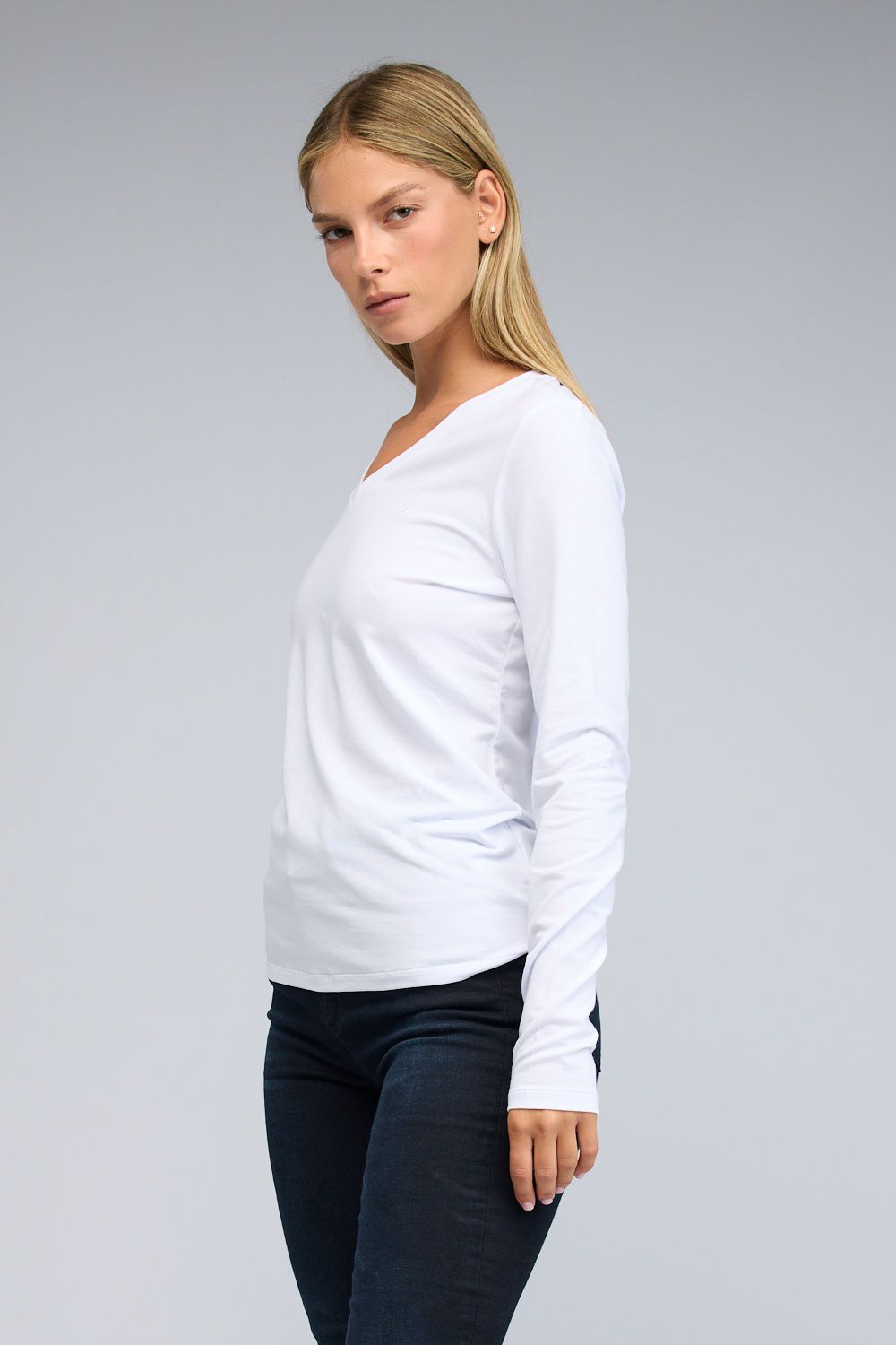 טי שירט Nautica ארוכה לנשים עם לוגו וצווארון וי