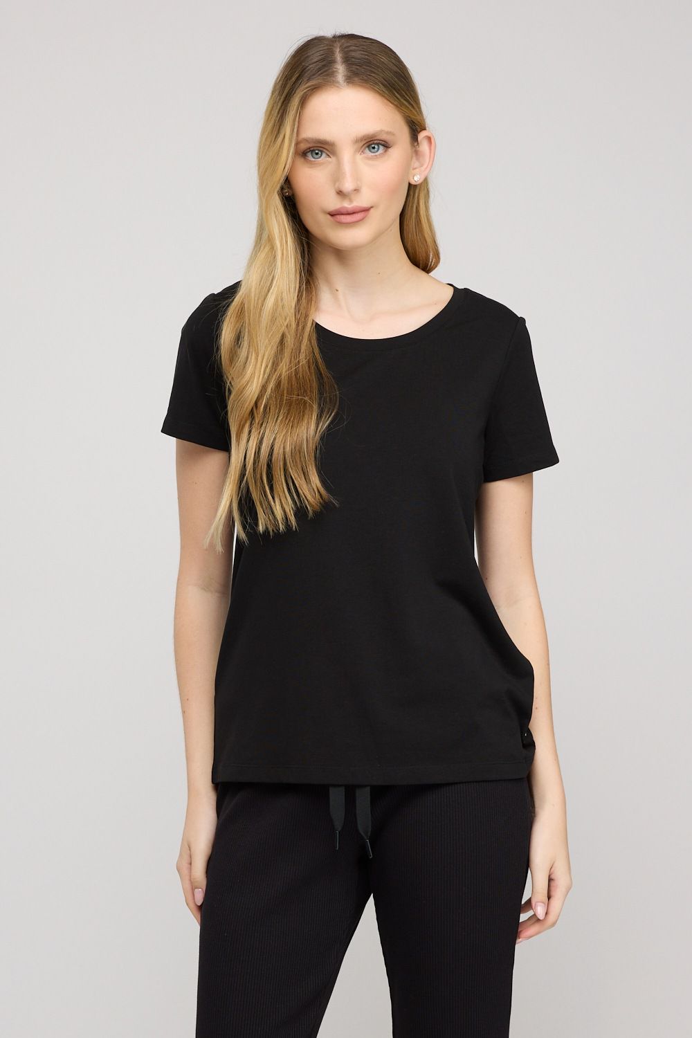 חולצת טי-שירט קצרה לנשים