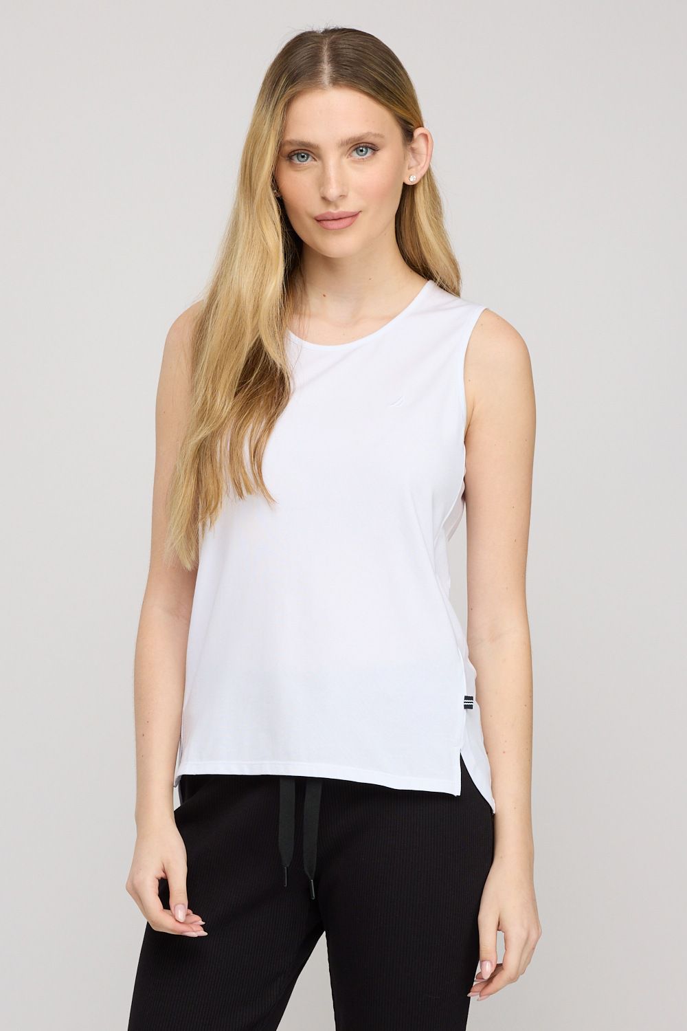 גופיית טי ללא שרוולים לנשים