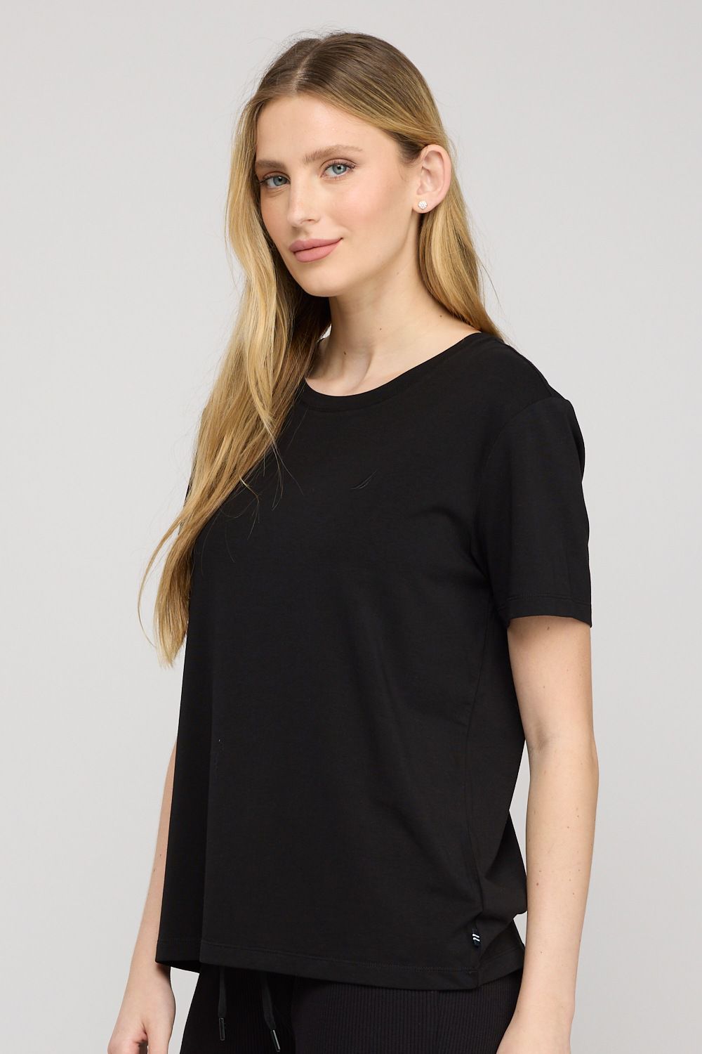 חולצת טי בייסיק לנשים OVERSIZED