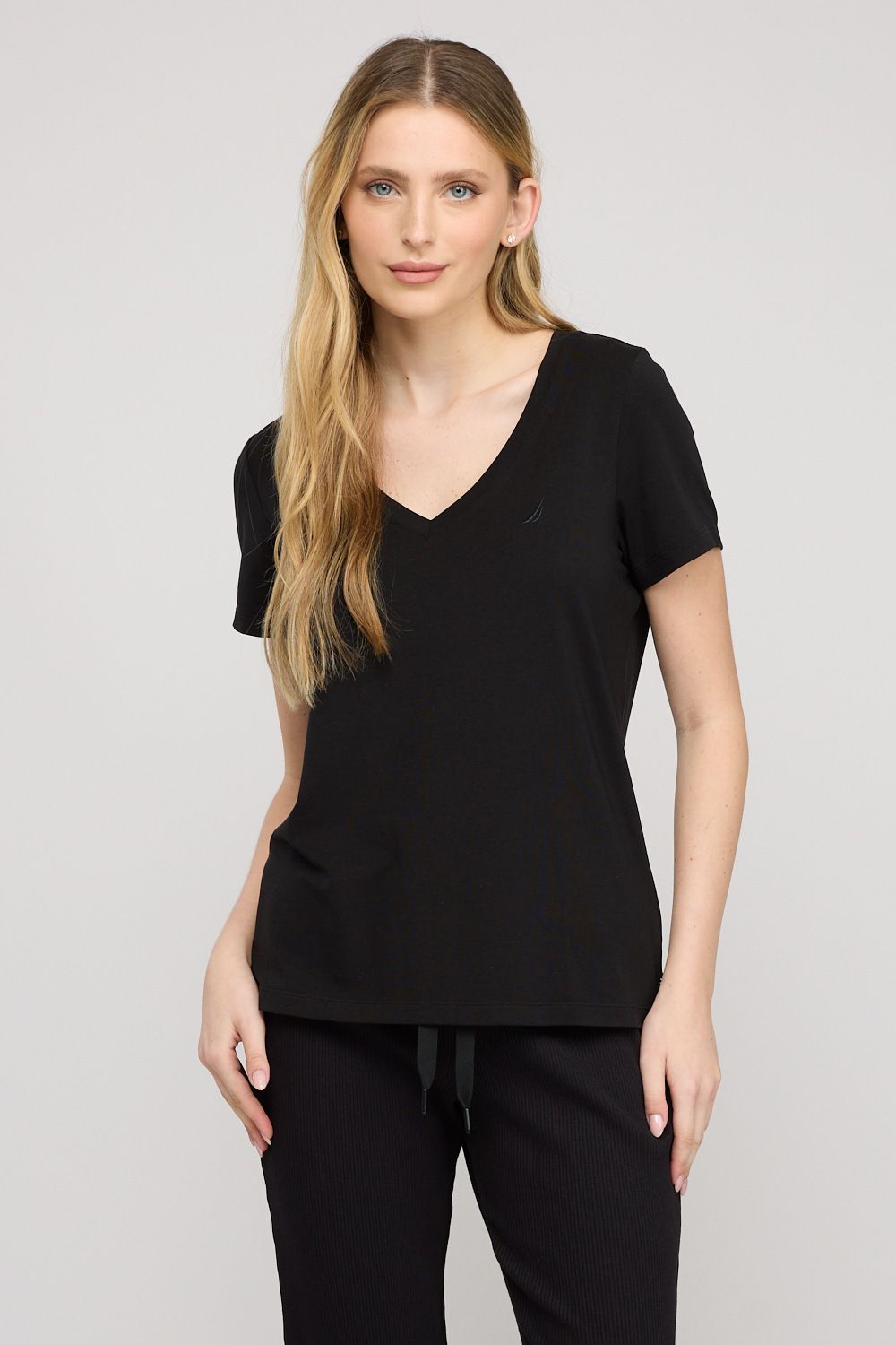 חולצת טי-שירט V קצרה לנשים