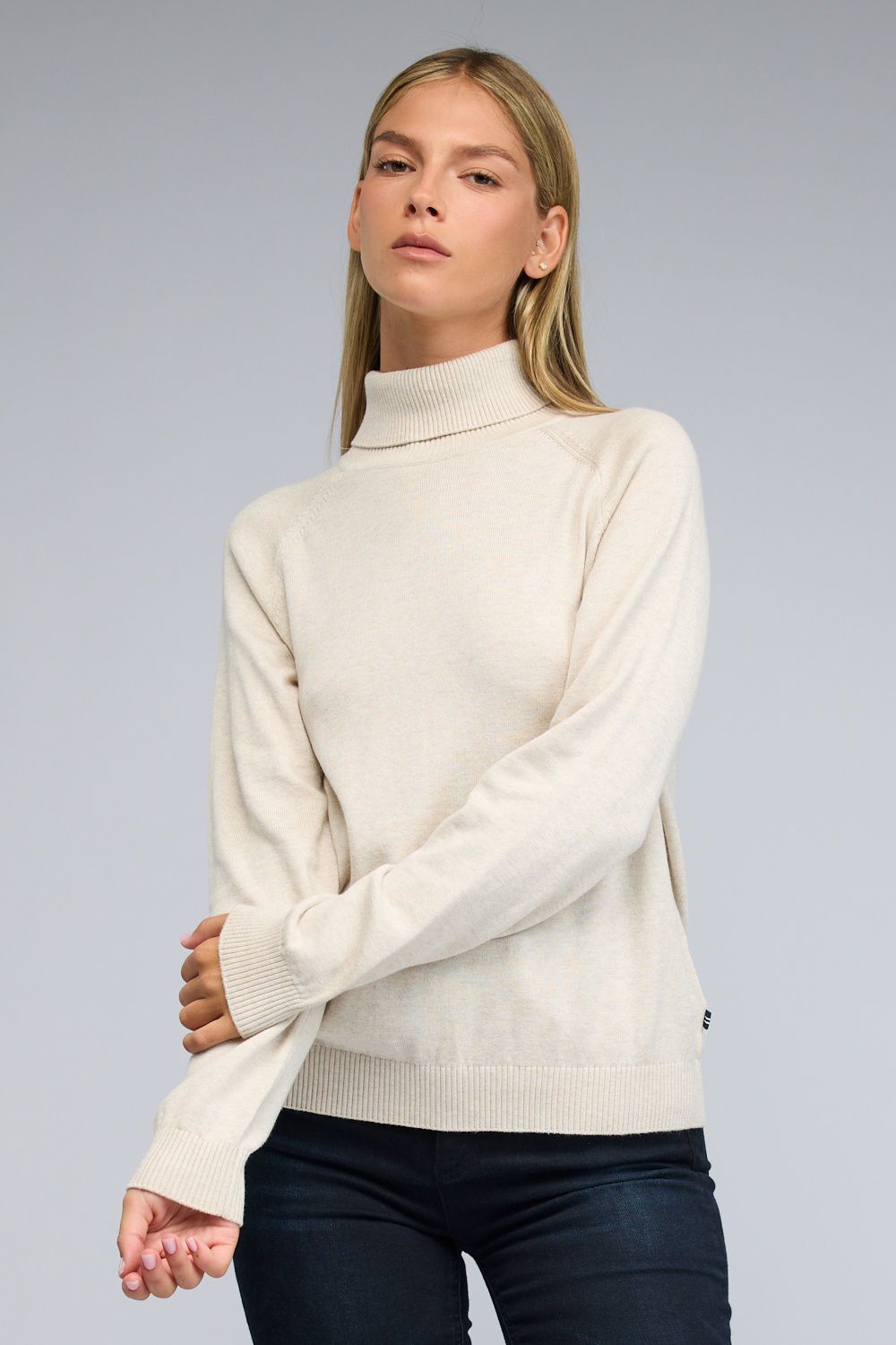 סריג עם צווארון גולף ולוגו רקום לנשים