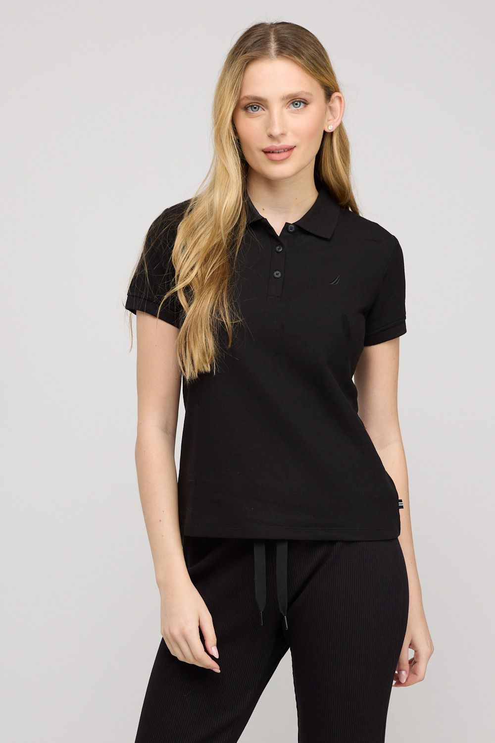 חולצת פולו קצרה לנשים