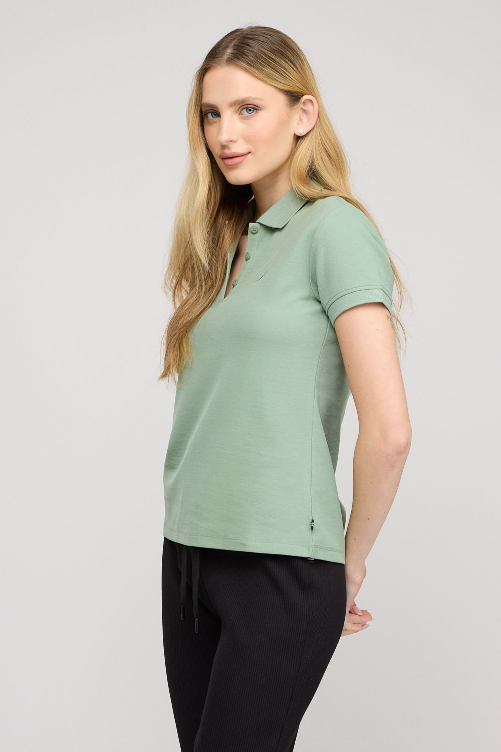 חולצת פולו קצרה לנשים
