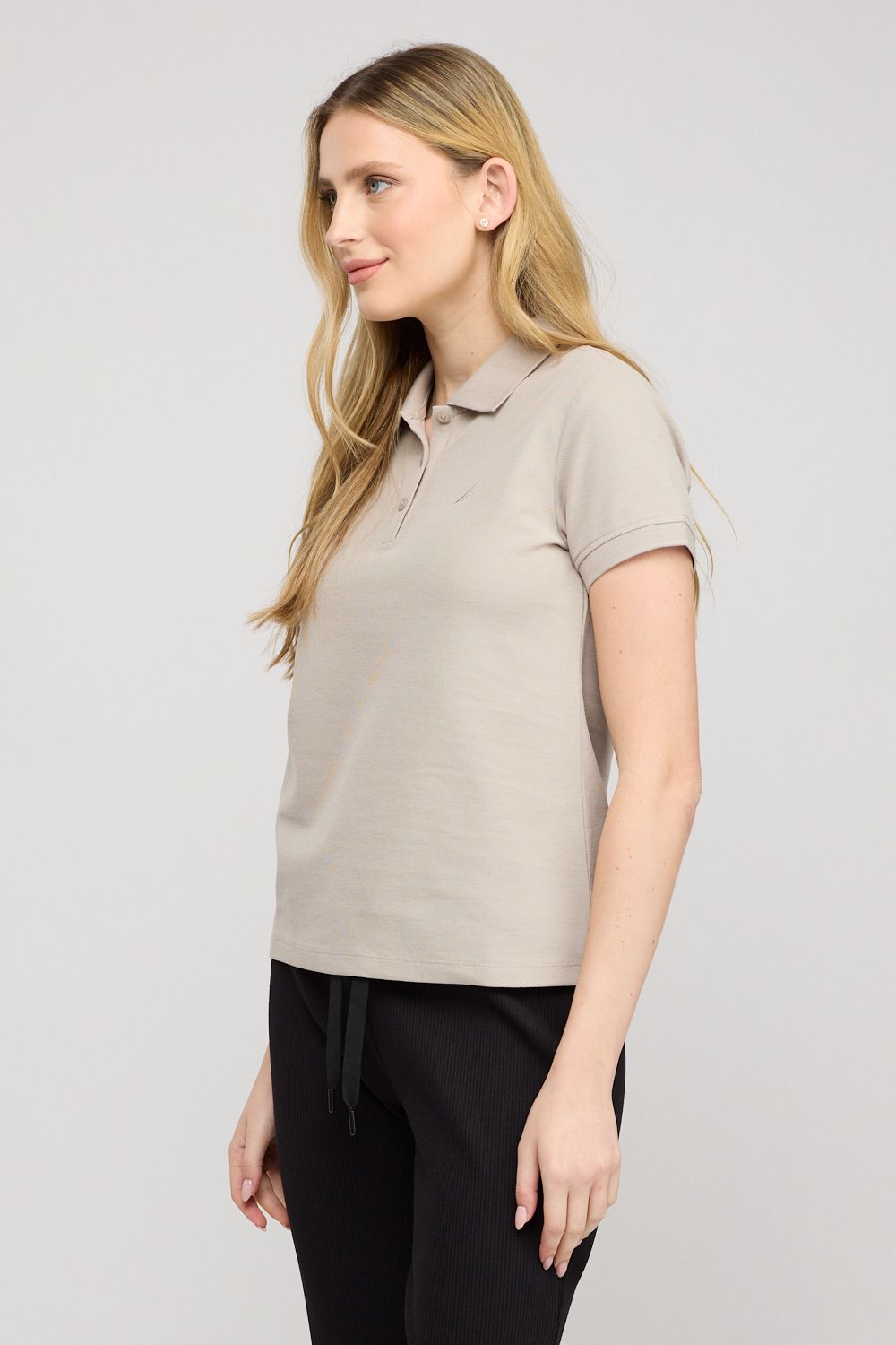 חולצת פולו קצרה לנשים