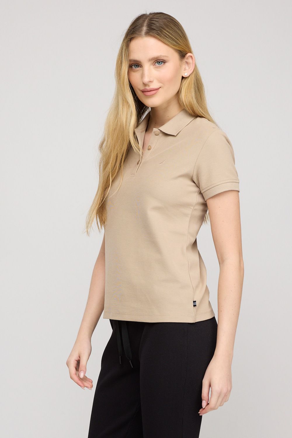 חולצת פולו קצרה לנשים