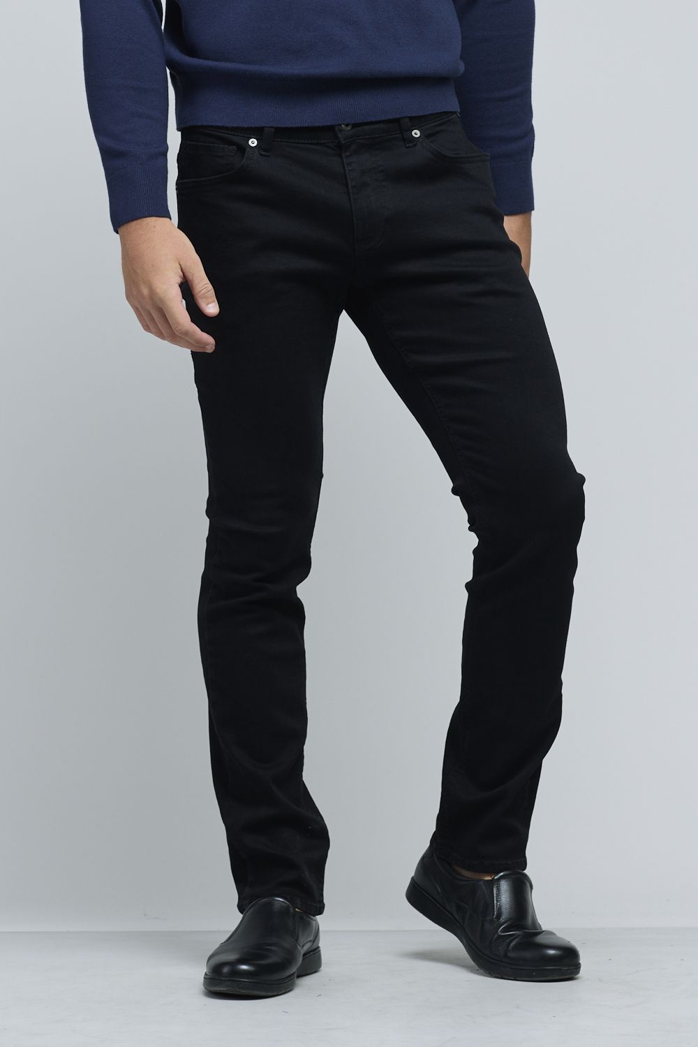 ג’ינס בגזרת SLIM