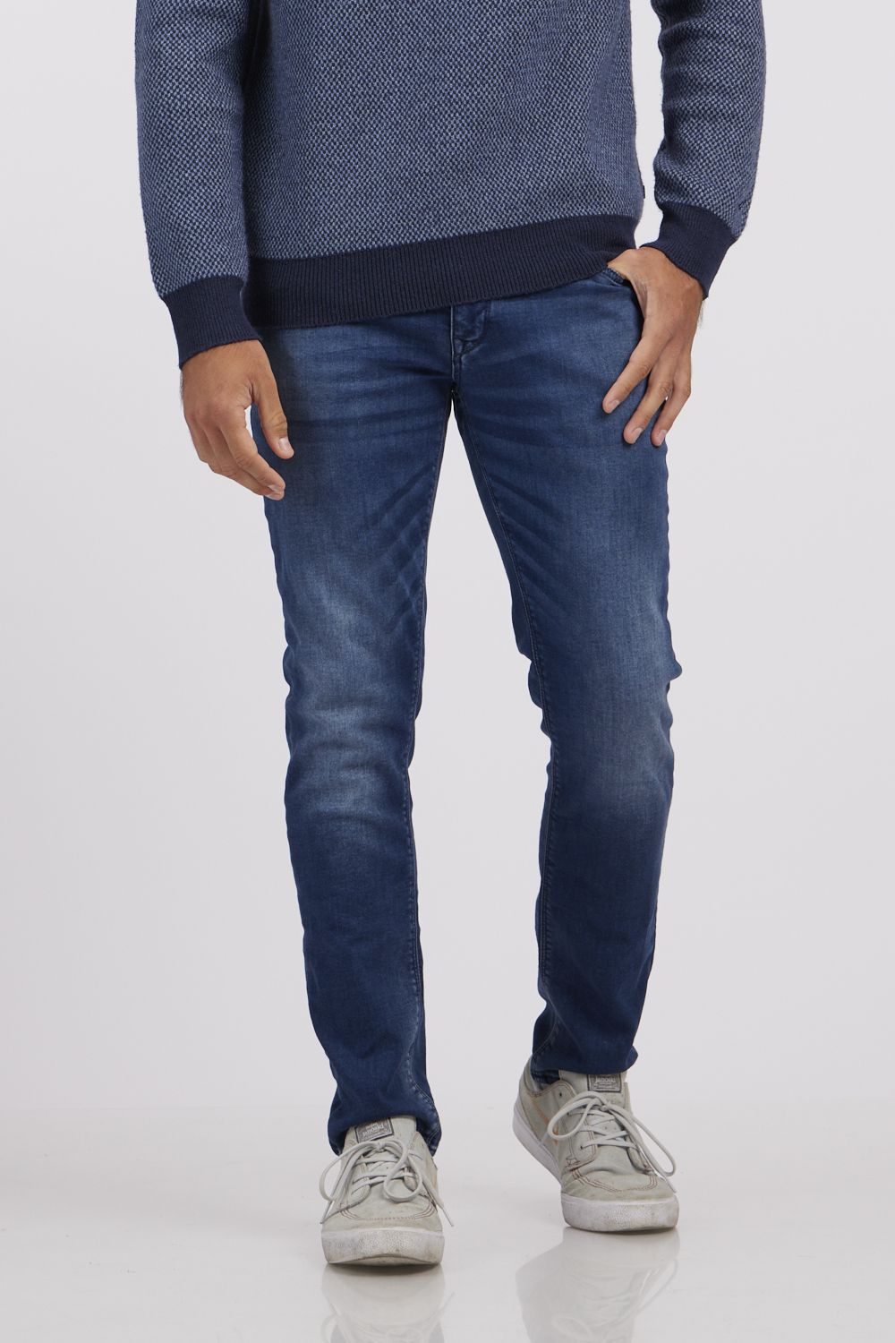 ג’ינס בגזרת SLIM