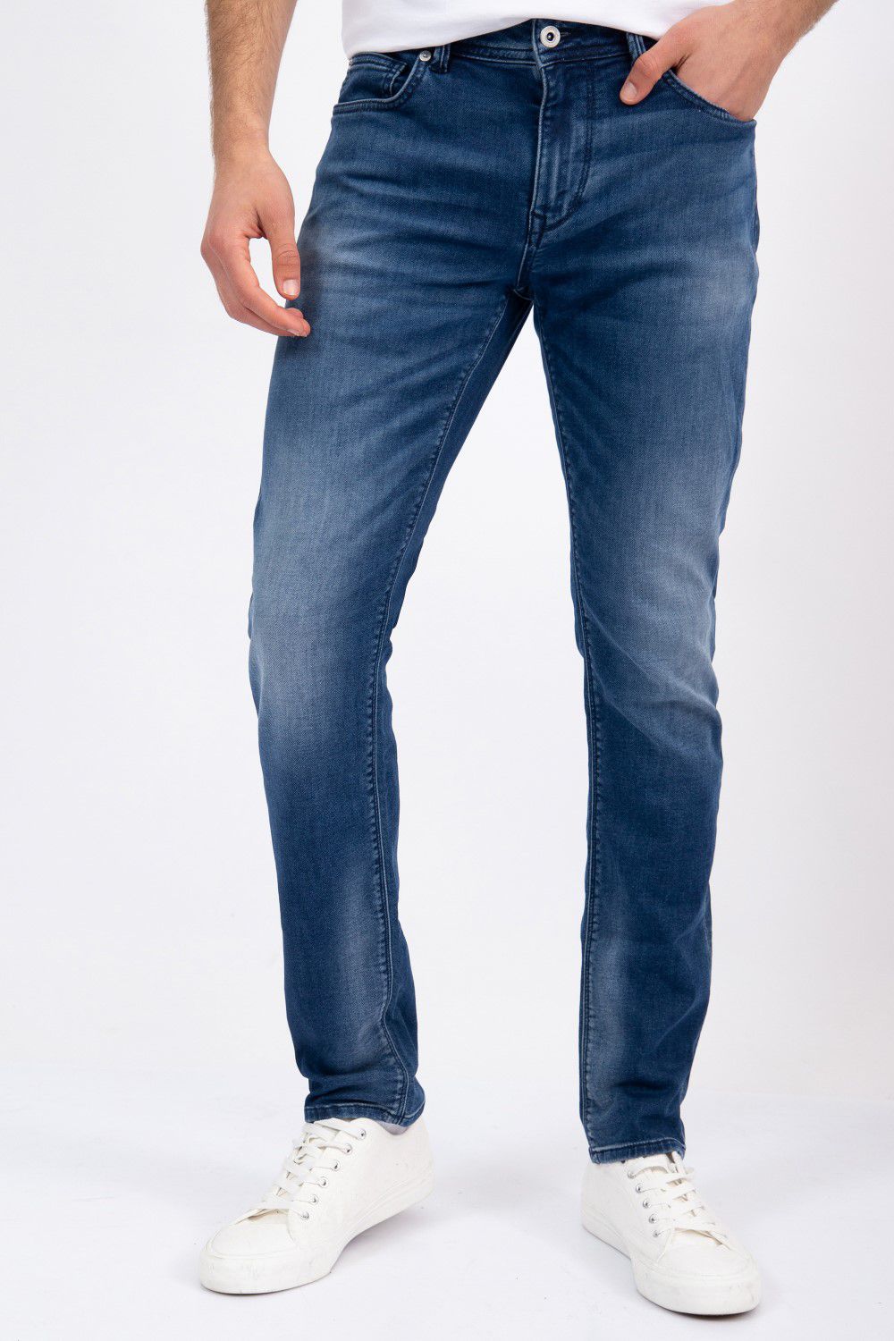 ג’ינס בגזרת SLIM