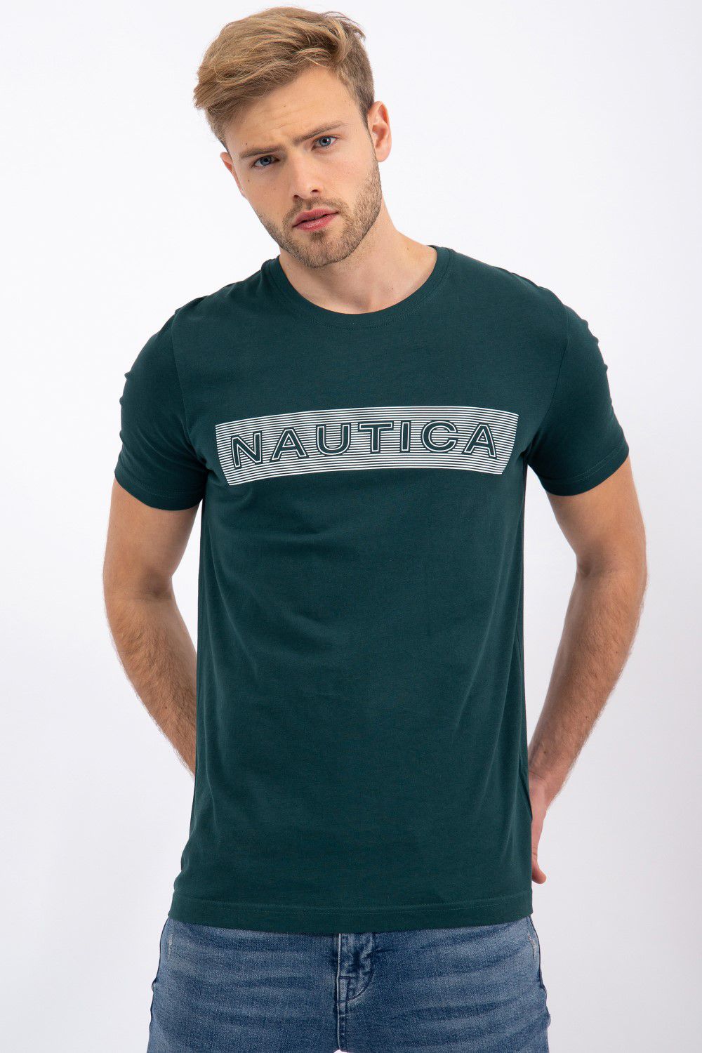 טי שירט בהדפס לוגו על רקע פסים