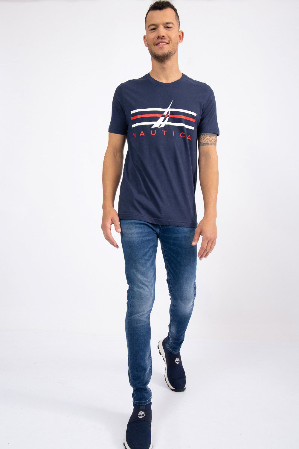 טי שירט בהדפס לוגו בשילוב פסים