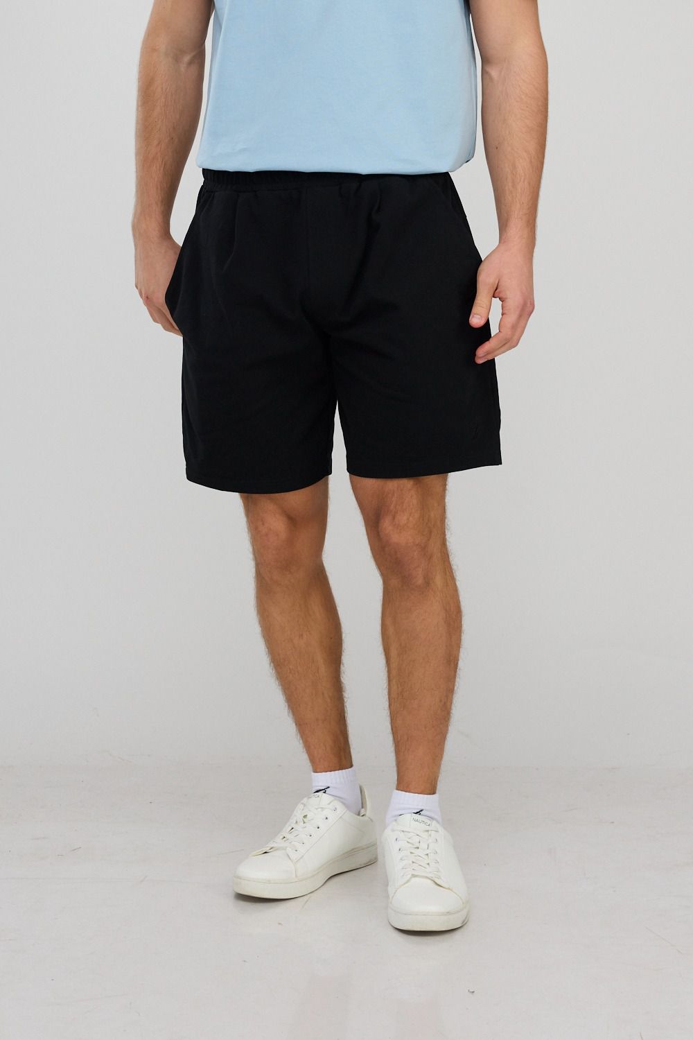 מכנסיים קצרים לגברים