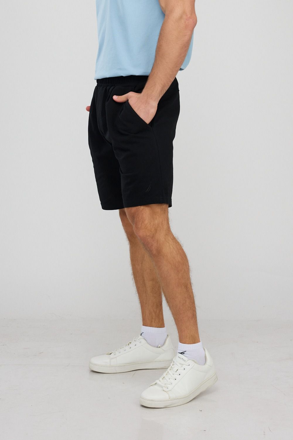 מכנסיים קצרים לגברים