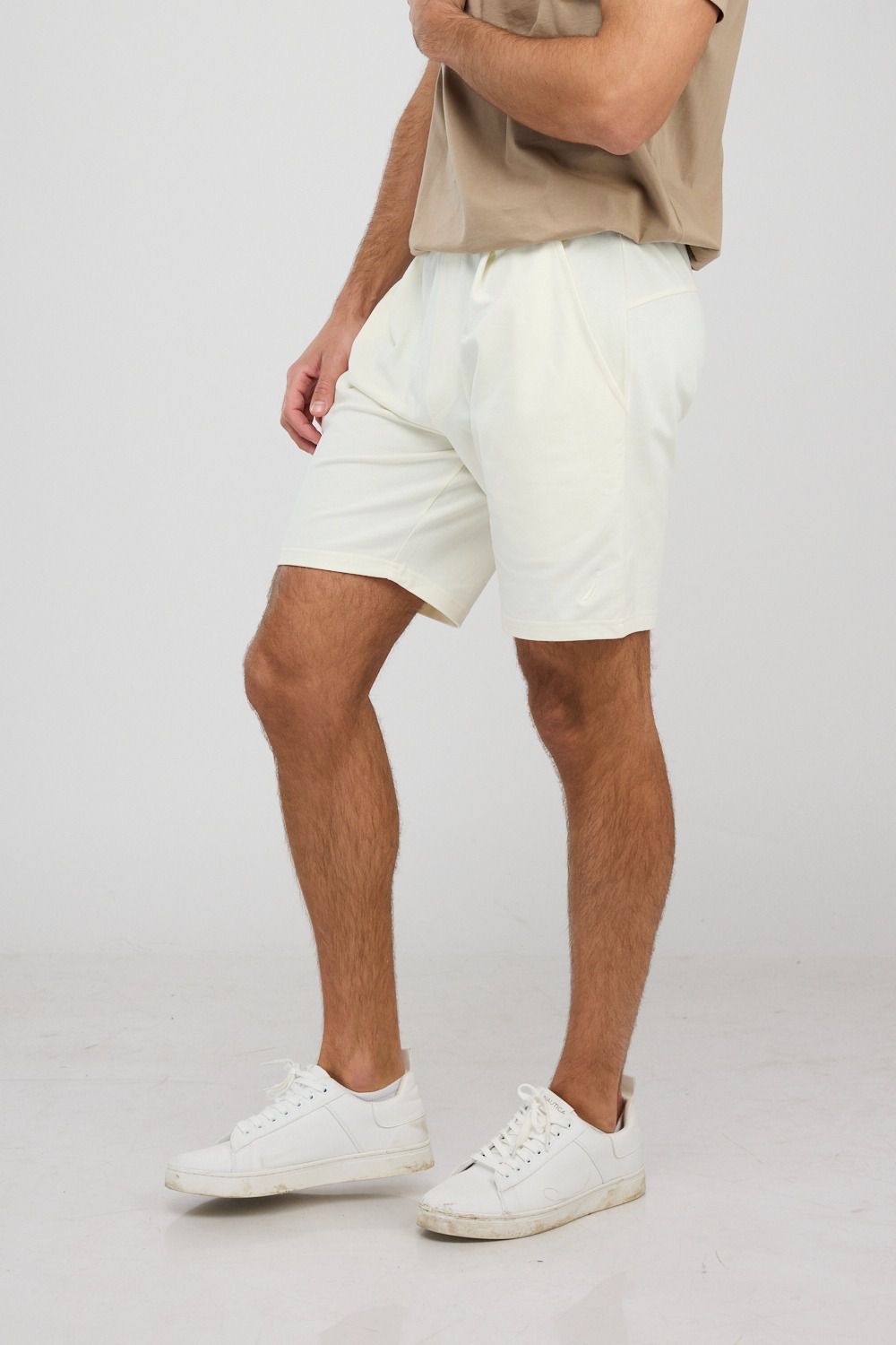 מכנסיים קצרים לגברים