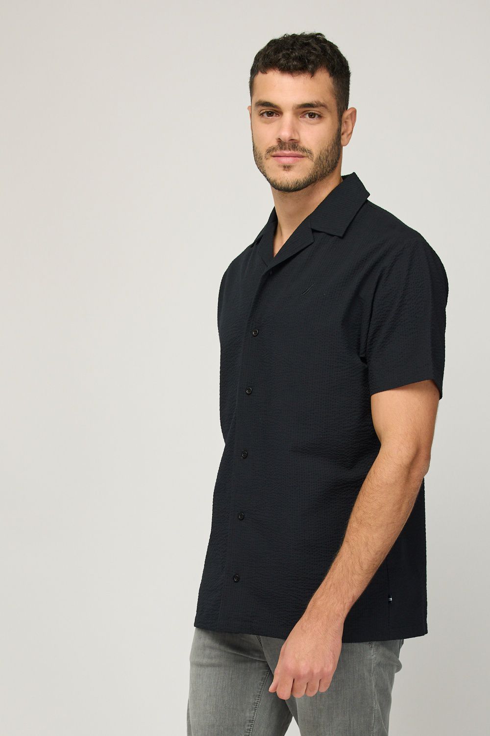 חולצה מכופתרת קצרה לגברים